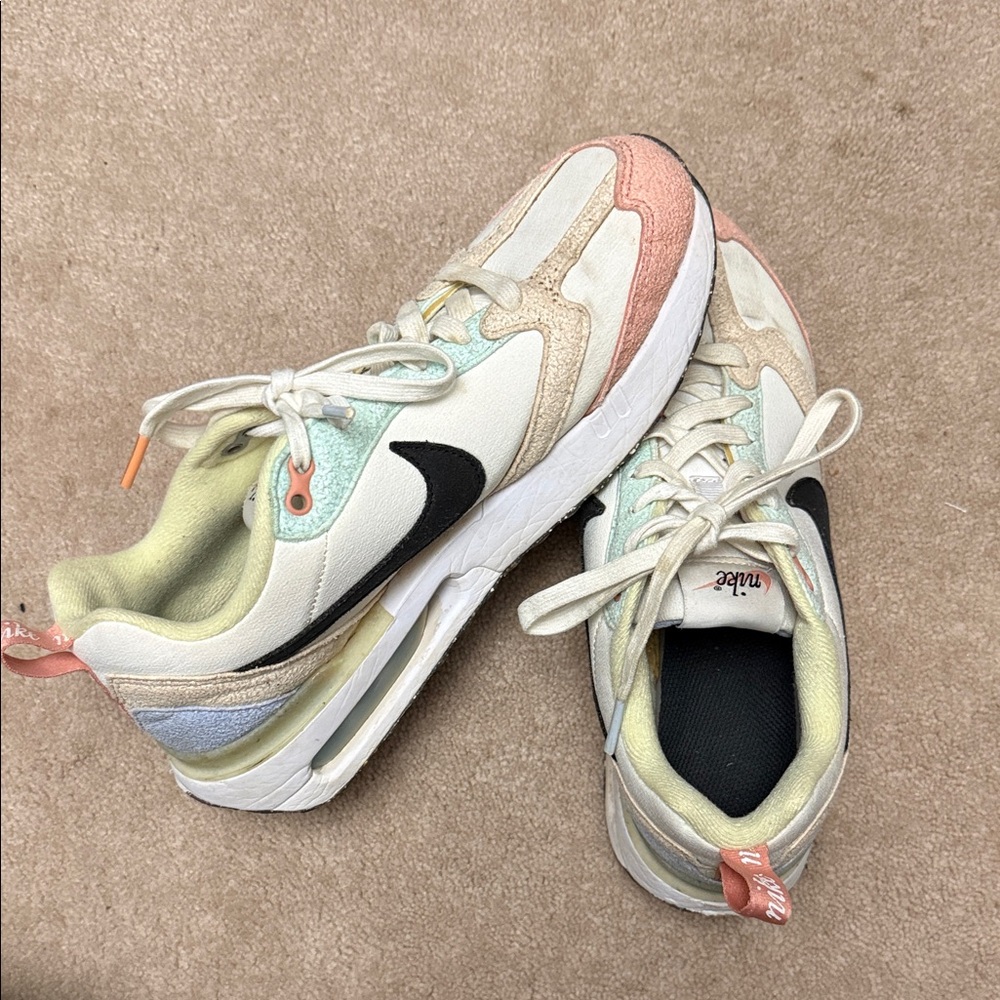 Nike Air Max Dawn youth 7 sneakers athletic shoes